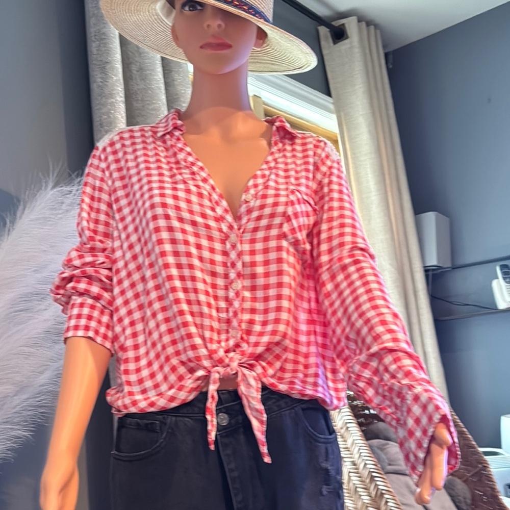 Aeropostale Red and‎ White Notched Collar Button Down Shirt